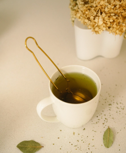 Tea Strainer Gold. (stainless steel)