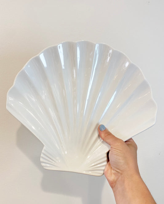 Vintage Shell Dinner Plates