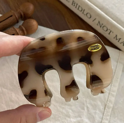 Round Tortoise Shell Claw Clip